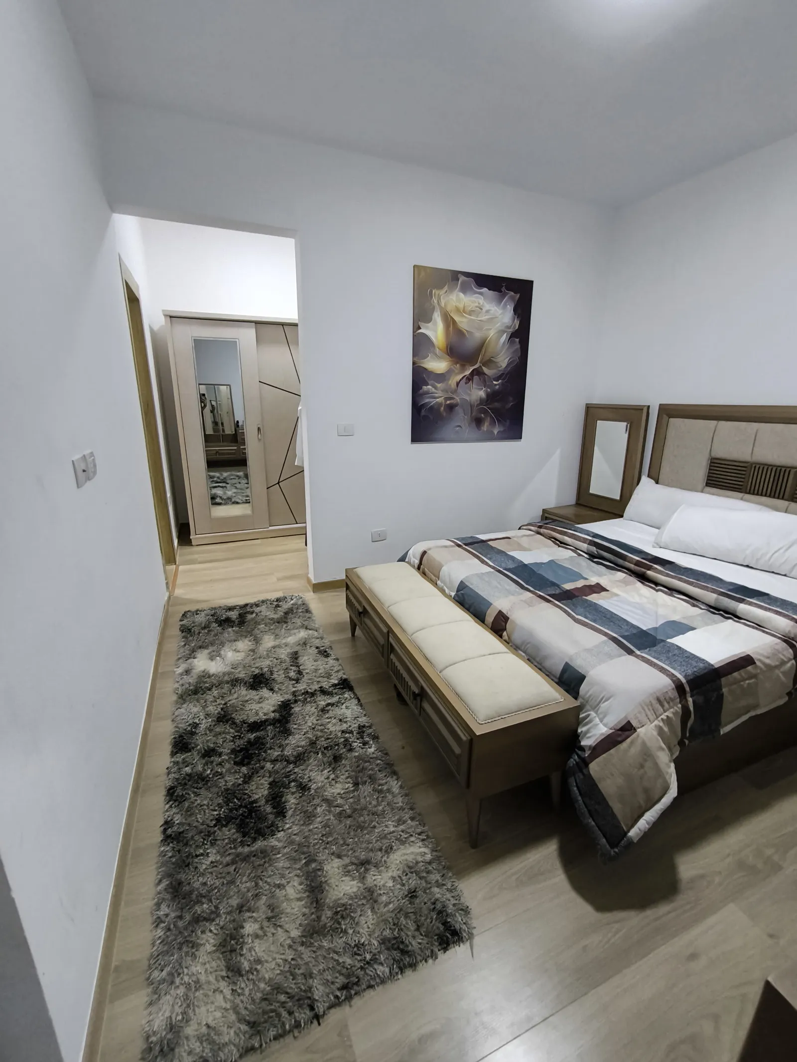 شقة للإيجار في فيفث سكوير - 160 م² - BE-N0968