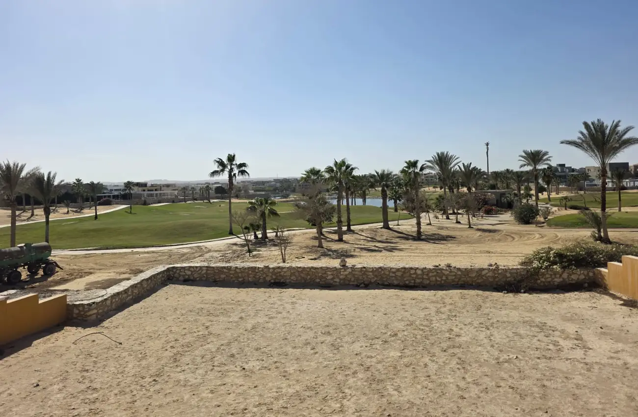 تاون هاوس للبيع في جولف فيوز - 260 م² - BE-R4248