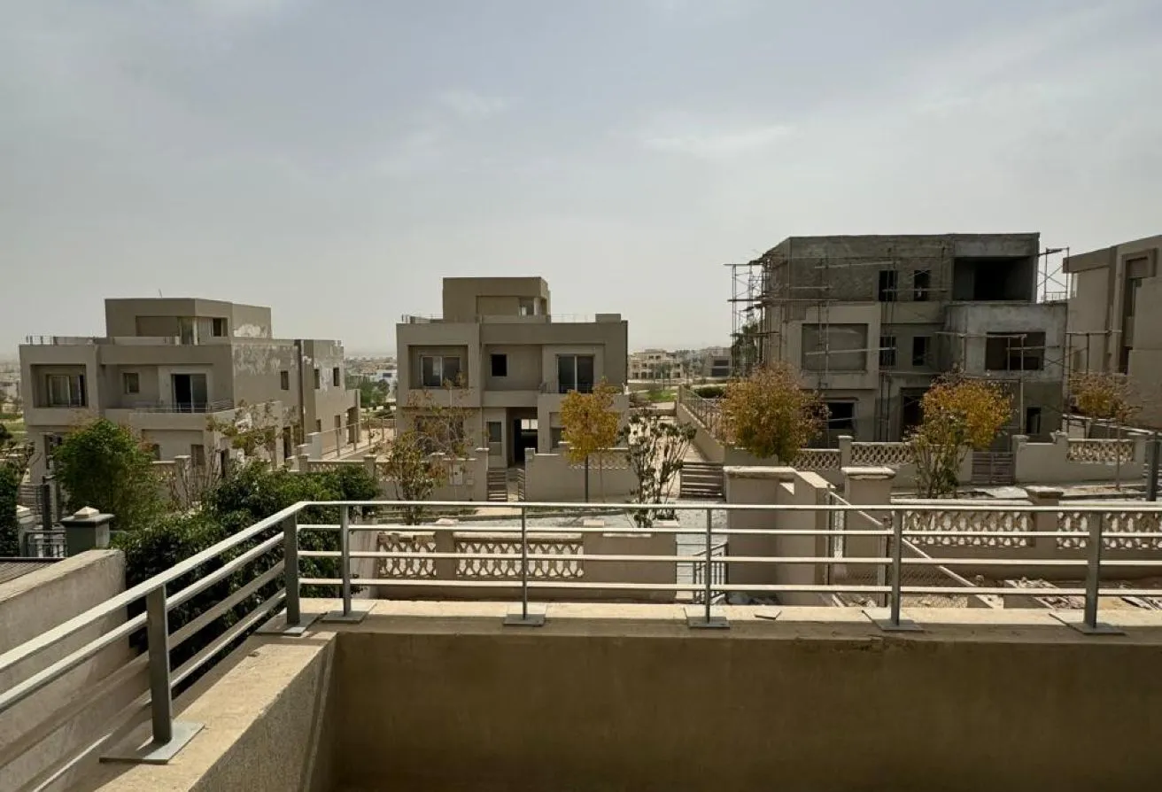 تاون هاوس للبيع في جولف فيوز - 270 م² - BE-R4879