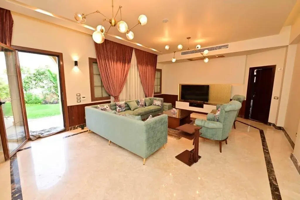 فيلا للإيجار في هايد بارك القاهرة الجديدة - 395 م² - BE-N6500