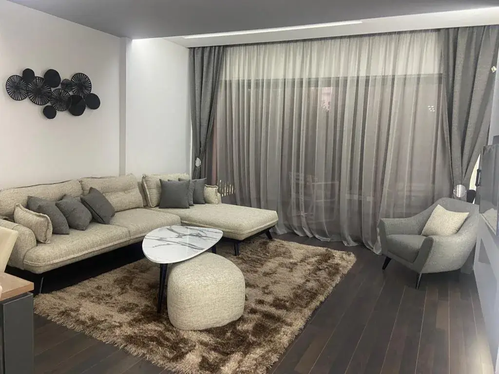 شقة للإيجار في ليك فيو ريزيدنس - 150 م² - BE-N4946