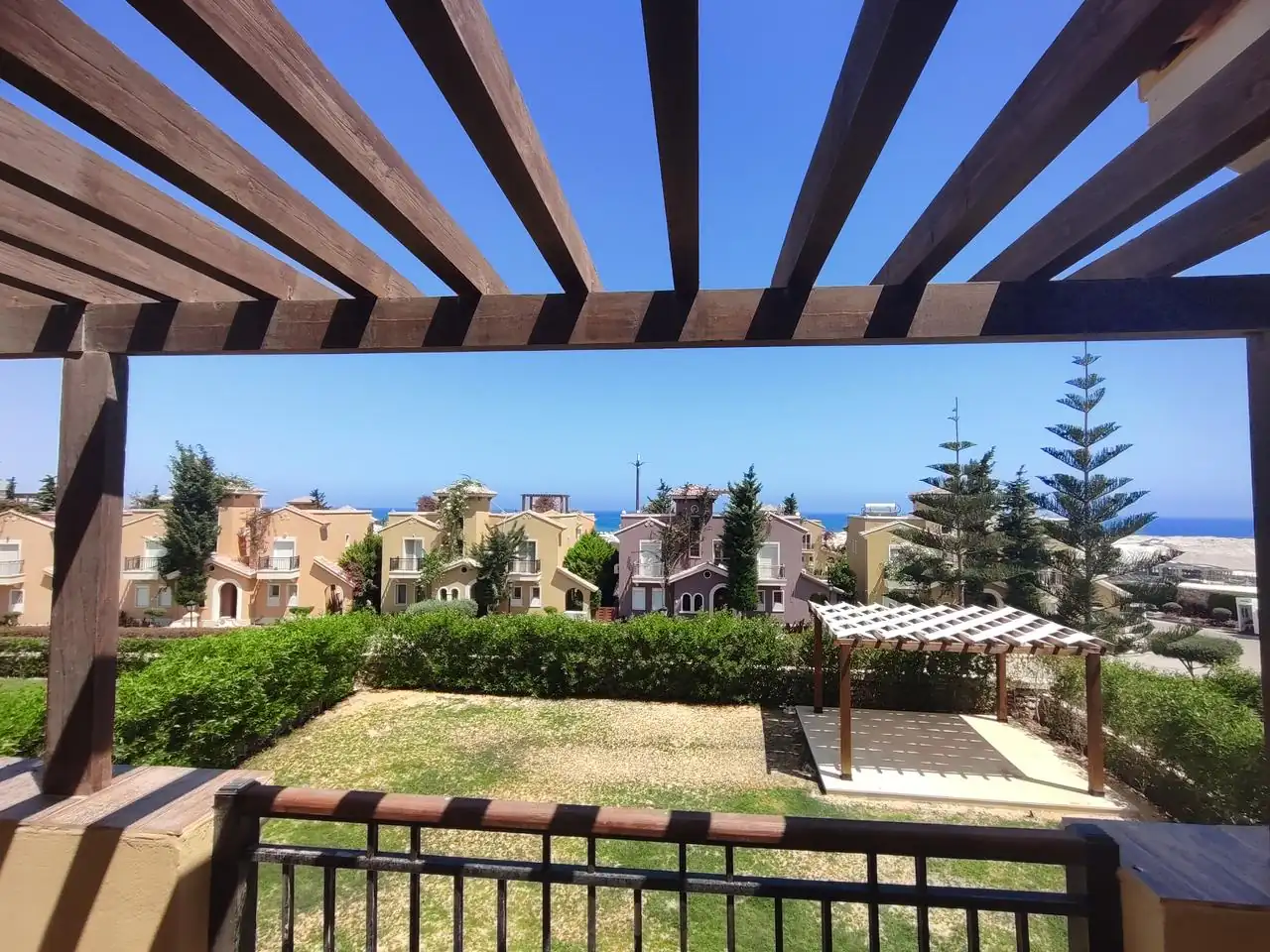 توين هاوس للبيع في ماونتن فيو راس الحكمة - 155 م² - BE-R3993
