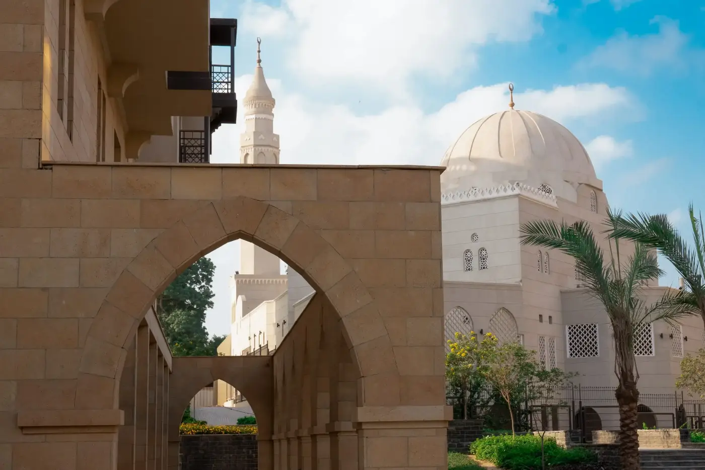 محل تجاري للبيع في الفسطاط بمساحة 302 متر