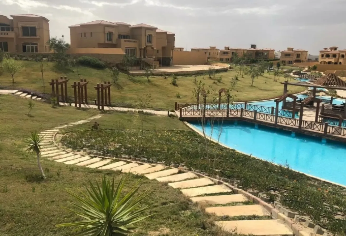 فيلا للبيع في رويال ميدوز - 570 م² - BE-R4898