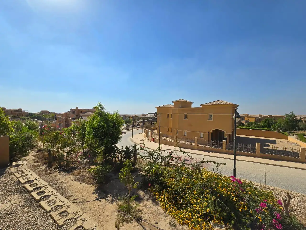 فيلا للبيع في رويال ميدوز - 550 م² - BE-R4255