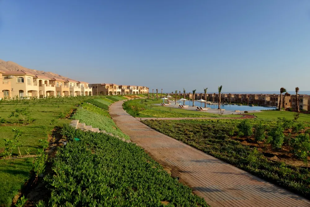 شاليه للبيع في تلال السخنة - 56 م² - BE-D2355
