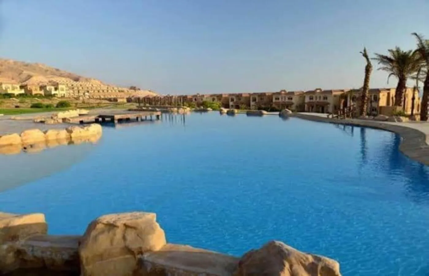 شاليه للبيع في تلال السخنة - 180 م² - BE-R2683